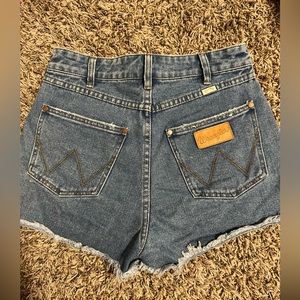 Medium wash wrangler x billabong jean high rise shorts